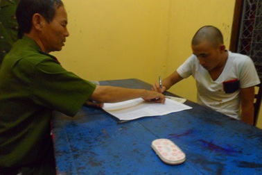 Một sinh viên đuổi giết người trên đường phố