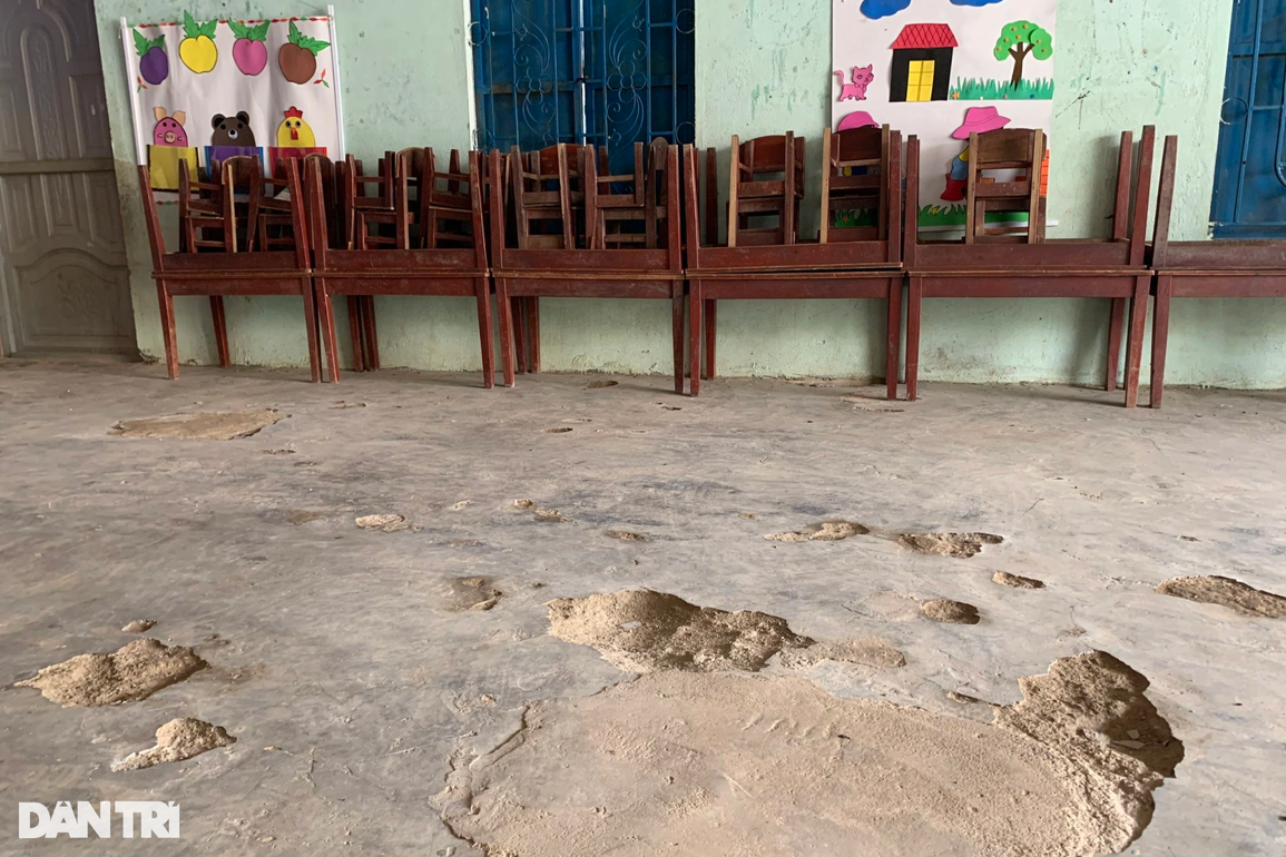 Mong bạn đọc Dân trí giúp gần 100 cô trò giữa Tây Nguyên dựng lớp kiếm chữ - 2 Mong bạn đọc Dân trí giúp gần 100 cô trò giữa Tây Nguyên dựng lớp kiếm chữ - 2