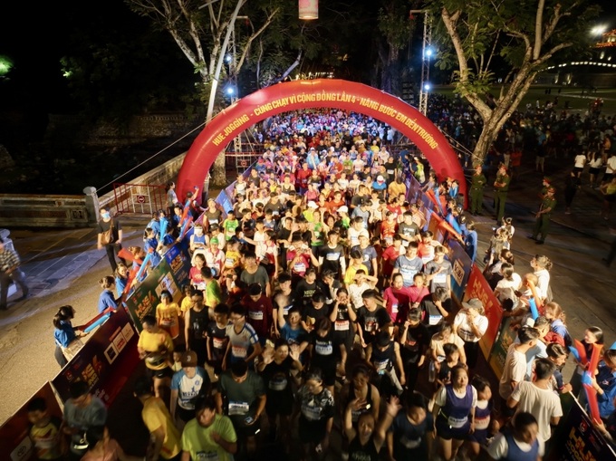 Hơn 10.000 người tham gia sự kiện “Hue Jogging - Cùng chạy vì cộng đồng lần thứ 4, năm 2023