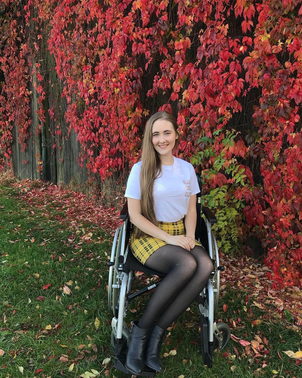 Mắc bệnh phải ngồi xe lăn, cô gái xinh đẹp vẫn là người mẫu nổi tiếng - 4 Mắc bệnh phải ngồi xe lăn, cô gái xinh đẹp vẫn là người mẫu nổi tiếng - 4