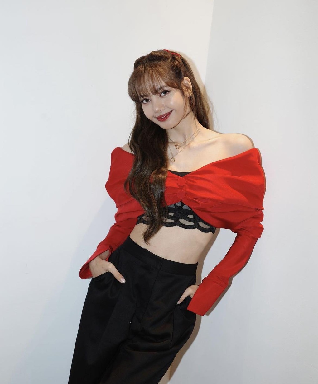 Góc khuất của Lisa: Yêu đương bị phán xét và khát khao được hạnh phúc - 6 Góc khuất của Lisa: Yêu đương bị phán xét và khát khao được hạnh phúc - 6