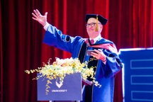 Hiệu trưởng đại học bắt đầu mỗi ngày bằng việc uống cà phê với sinh viên