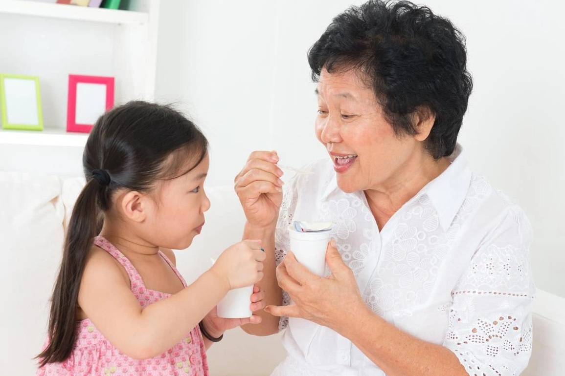 Bà trông cháu, việc bất khả thi? - 1 Bà trông cháu, việc bất khả thi? - 1
