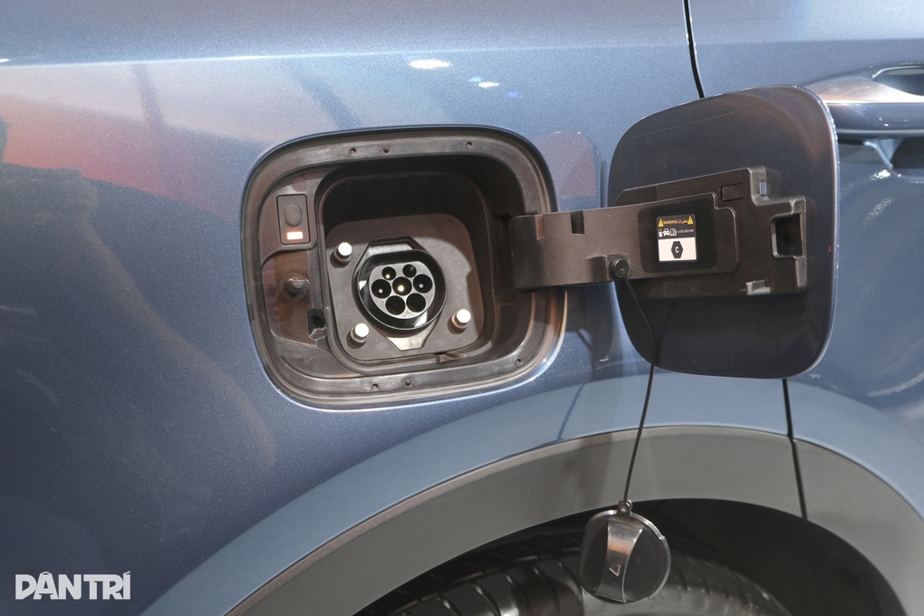 Kia Sorento bản ăn xăng như ngửi trưng bày tại Việt Nam, chờ giá bán - 7 Kia Sorento bản ăn xăng như ngửi trưng bày tại Việt Nam, chờ giá bán - 7