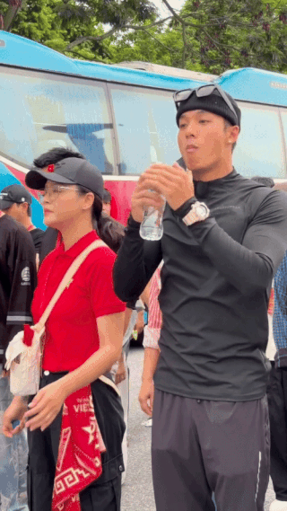 Mỹ nam cao 1,88m nổi bật trong đội hình tập luyện diễu hành là ai? - 2 Mỹ nam cao 1,88m nổi bật trong đội hình tập luyện diễu hành là ai? - 2