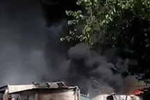 Xưởng nội thất cháy dữ dội, cột khói bốc cao hàng chục mét