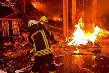 Nga phóng tên lửa, tập kích thành phố cảng chiến lược của Ukraine