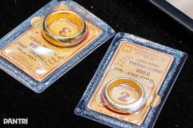 Khách nói khó mua vàng khi giá bán tăng vượt 133 triệu đồng/lượng