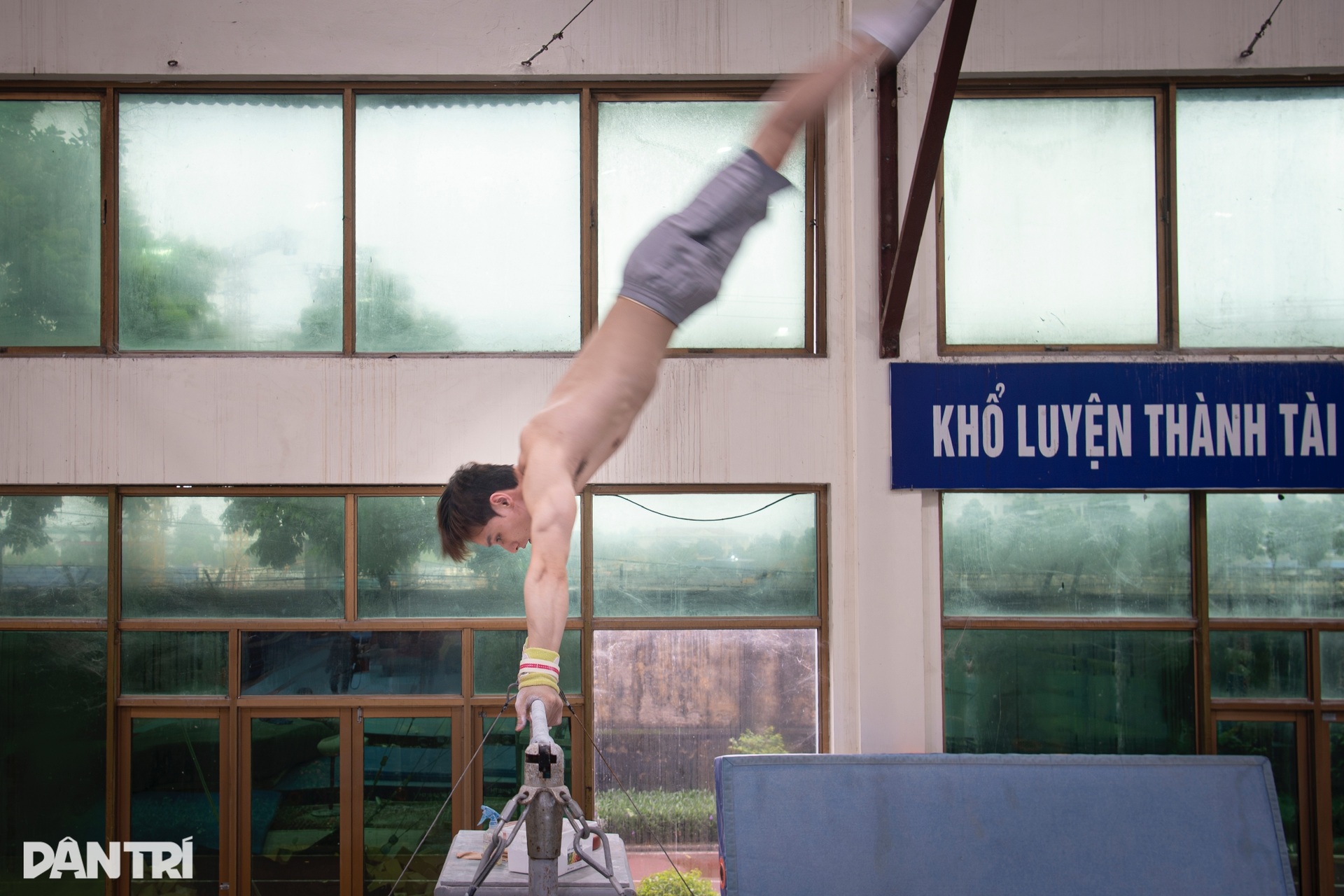 ការហ្វឹកហាត់ខ្លាំងធ្វើឱ្យល្អឥតខ្ចោះនៅ  Khổ luyện thành tài tại “lò luyện vàng” Thể dục dụng cụ Việt Nam - 13
