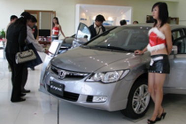 Xe trong nước vẫn bán chạy dù không giảm giá