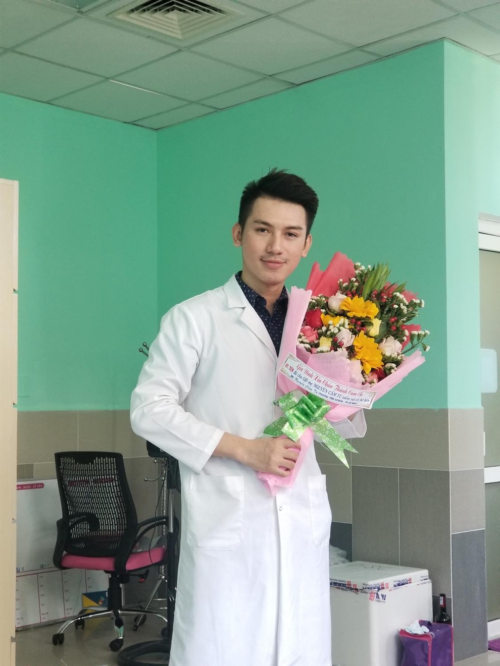 Bác sĩ điển trai nổi tiếng cõi mạng với tuyên bố thích làm phụ nữ có bầu - 6 Bác sĩ điển trai nổi tiếng cõi mạng với tuyên bố thích làm phụ nữ có bầu - 6
