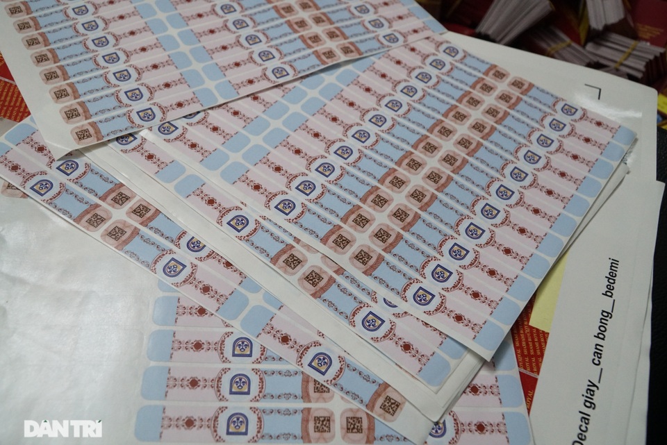 Triệt phá cơ sở sản xuất rượu giả nhãn mác nước ngoài ở Hà Nội dịp sát Tết - 5 Triệt phá cơ sở sản xuất rượu giả nhãn mác nước ngoài ở Hà Nội dịp sát Tết - 5