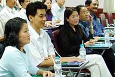 Gần 100 cán bộ Thành ủy TPHCM học Anh ngữ TOEIC 
