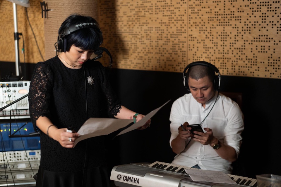 Bùi Tiến Dũng, Ngọc Khuê cùng gần 20 nghệ sĩ tiếp sức cho vùng “tâm dịch” - 6 Bùi Tiến Dũng, Ngọc Khuê cùng gần 20 nghệ sĩ tiếp sức cho vùng “tâm dịch” - 6
