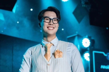 Chàng MC trẻ trường Báo dành 2 năm "tập đọc" để theo đuổi ước mơ