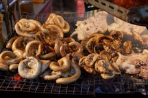 Sử dụng lòng lợn tiềm ẩn nhiều nguy cơ sức khỏe nếu không đúng cách