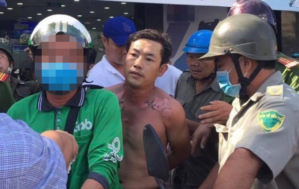 Nghi án nam thanh niên xông vào cướp ngân hàng ở Sài Gòn - 1 Nghi án nam thanh niên xông vào cướp ngân hàng ở Sài Gòn - 1