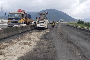 Vụ quốc lộ hỏng nặng gây nhiều tai nạn: Khẩn cấp "xóa sổ" ổ gà