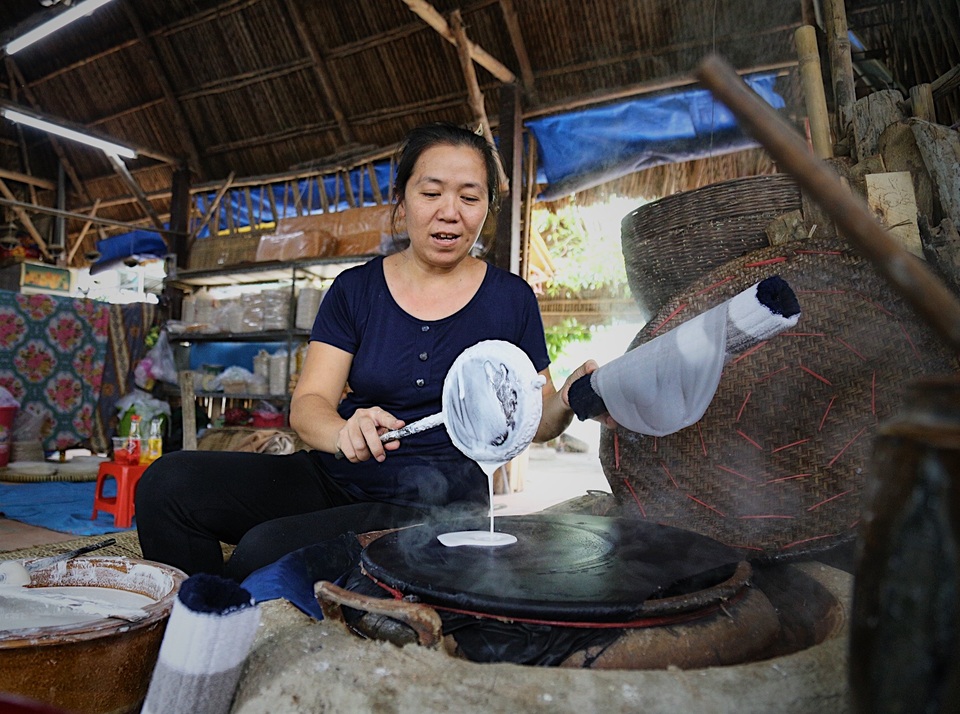 Làm giàu từ nghề bánh tráng truyền thống ở Sài Gòn - 2 Làm giàu từ nghề bánh tráng truyền thống ở Sài Gòn - 2