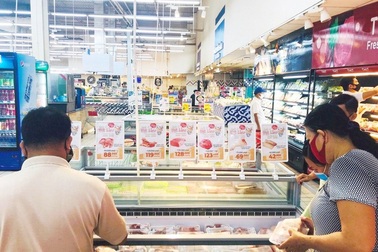 Siêu thị "tung chiêu” kéo giá thịt heo xuống, bán rẻ hơn cả heo hơi