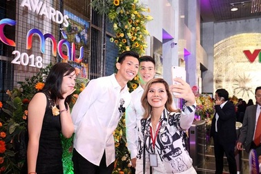 Cầu thủ điển trai U23 Việt Nam khiến dàn BTV VTV ngẩn ngơ trên thảm đỏ