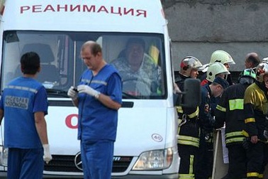 Máy bay hạng nhẹ đâm xuống sông ở St. Petersburg, 3 người chết