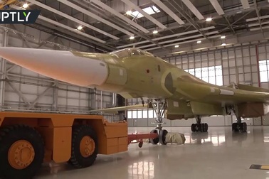 Cận cảnh siêu máy bay ném bom Tu-160M2 - đối thủ của B1-B Lancer