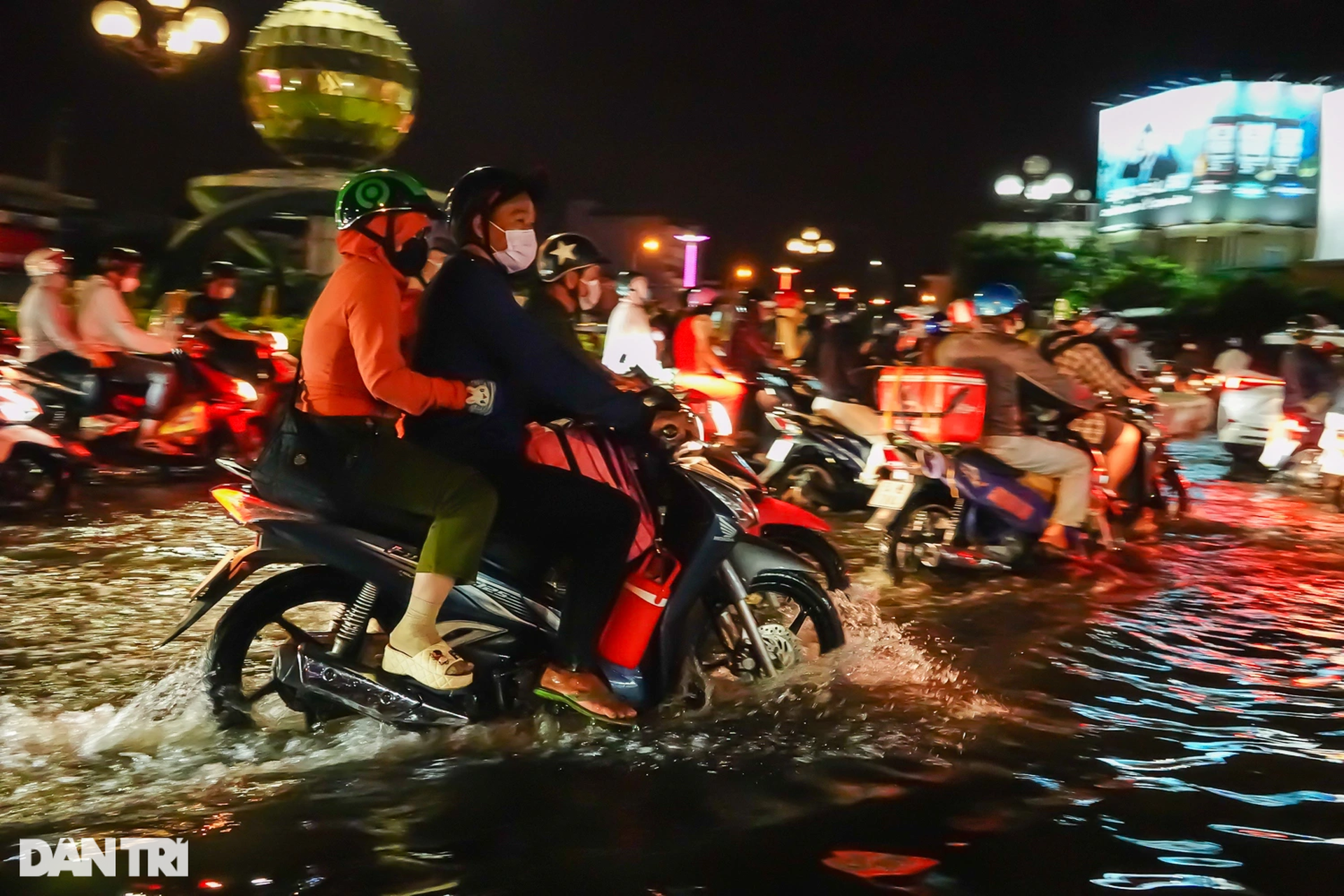 Dân vừa đón Tết vừa chạy ngập: Giờ mới thấy nước dâng vào đầu năm mới - 9