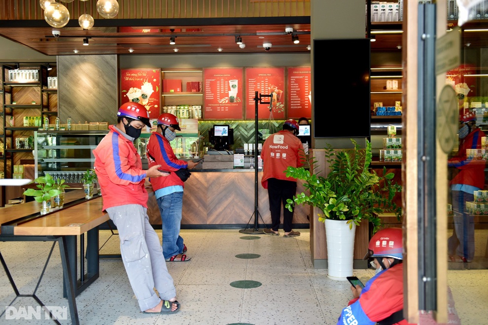 Chờ 2 tiếng, thưởng thêm tiền vẫn khó tìm được shipper ở TPHCM - 2 Chờ 2 tiếng, thưởng thêm tiền vẫn khó tìm được shipper ở TPHCM - 2