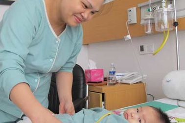 Lần đầu tiên nối dây thần kinh tay đứt do tai biến sản khoa 