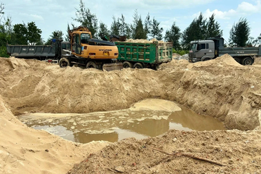 Giám đốc khu du lịch cấu kết khai thác cát trái phép