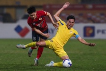 CLB Công an Hà Nội hòa 4-4 Quảng Nam, SL Nghệ An đánh bại Hải Phòng