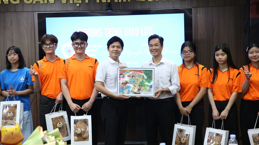 Tác giả ca khúc Viết tiếp câu chuyện hòa bình trở thành Đại sứ âm nhạc - 2 Tác giả ca khúc Viết tiếp câu chuyện hòa bình trở thành Đại sứ âm nhạc - 2