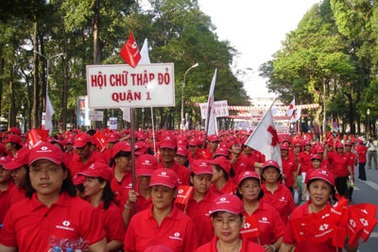 Hơn 10.000 người đi bộ đồng hành vì trẻ thơ 