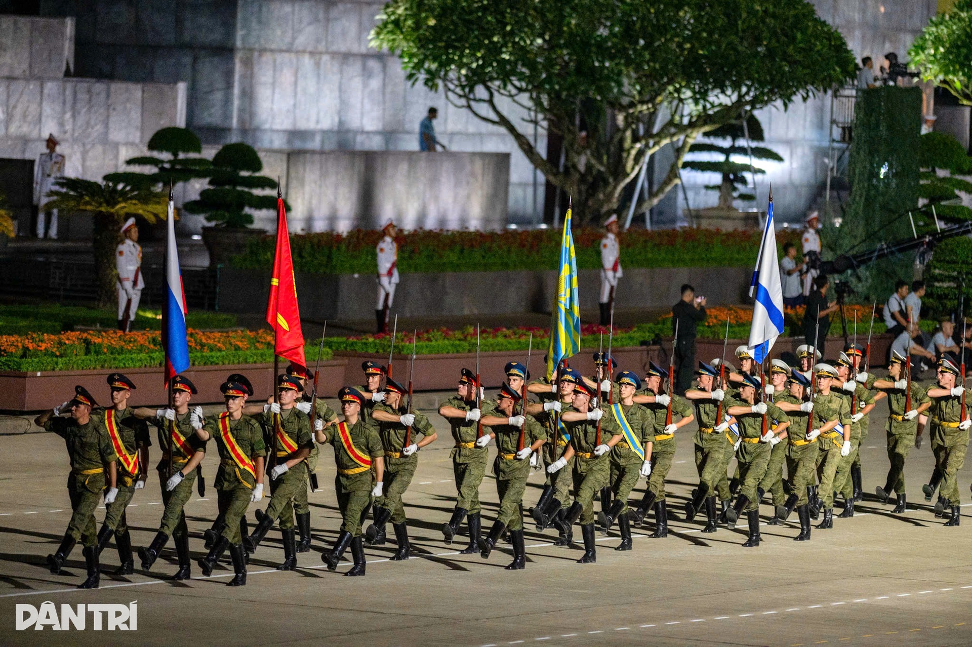 Khí thế hào hùng buổi tổng hợp luyện lần 2 trên Quảng trường Ba Đình - 12 Khí thế hào hùng buổi tổng hợp luyện lần 2 trên Quảng trường Ba Đình - 12