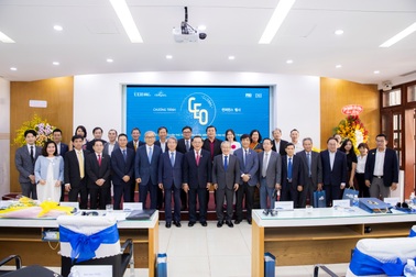 Nguyên Thủ tướng Hàn Quốc đánh giá cao chương trình Quản trị cấp cao toàn cầu của UEH và FKI