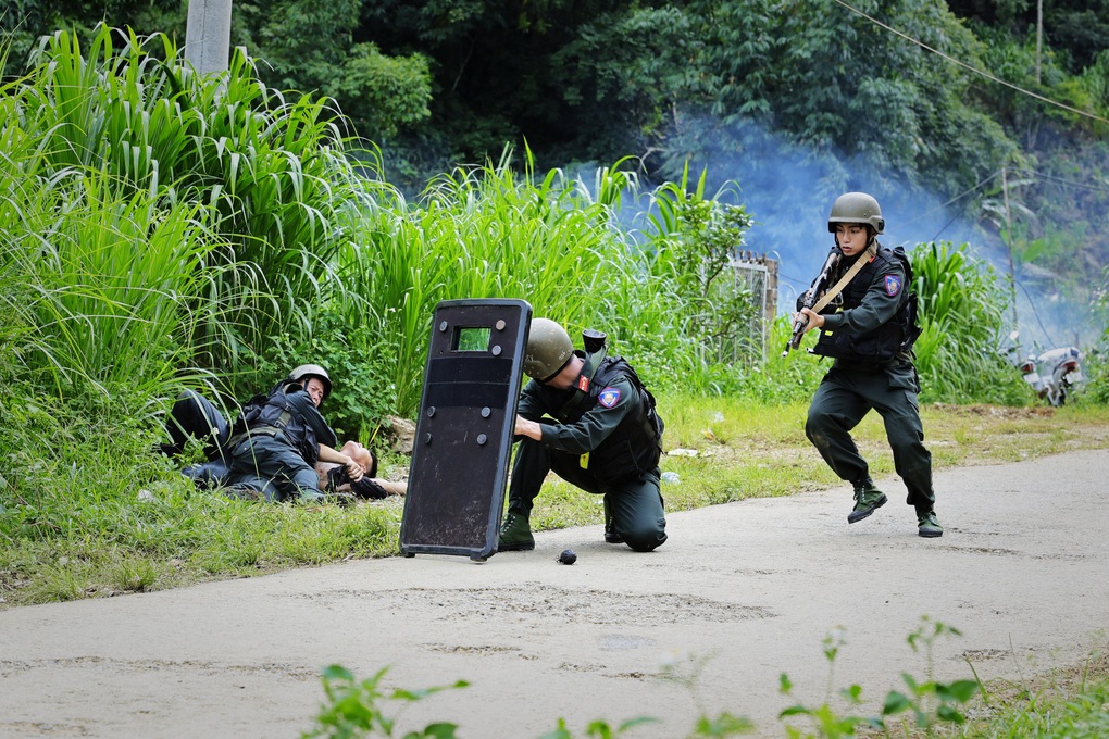 MONO được khen vì hành động dũng cảm, cứu nguy Song Luân trong show thực tế - 2 MONO được khen vì hành động dũng cảm, cứu nguy Song Luân trong show thực tế - 2