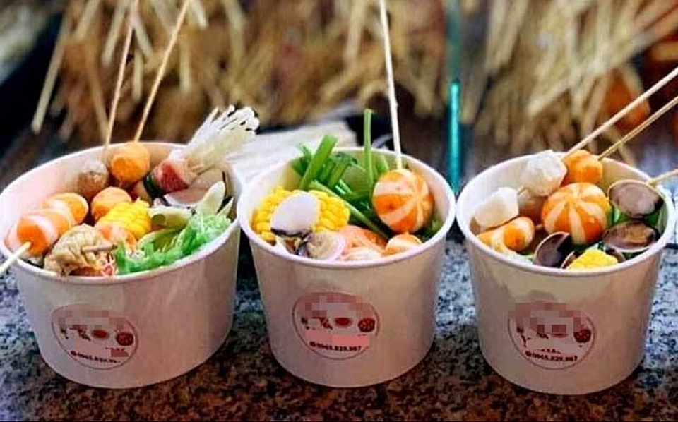 Chớm lạnh, lẩu ly hải sản giá 13.000 đồng lên cơn sốt - 2 Chớm lạnh, lẩu ly hải sản giá 13.000 đồng lên cơn sốt - 2