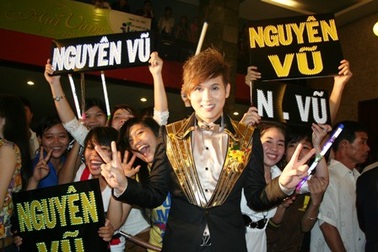 “Sao” hội tụ tại lễ trao giải Mai Vàng