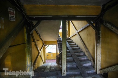 Cận cảnh các chung cư trước nguy cơ đổ sập bất cứ lúc nào ở Hà Nội