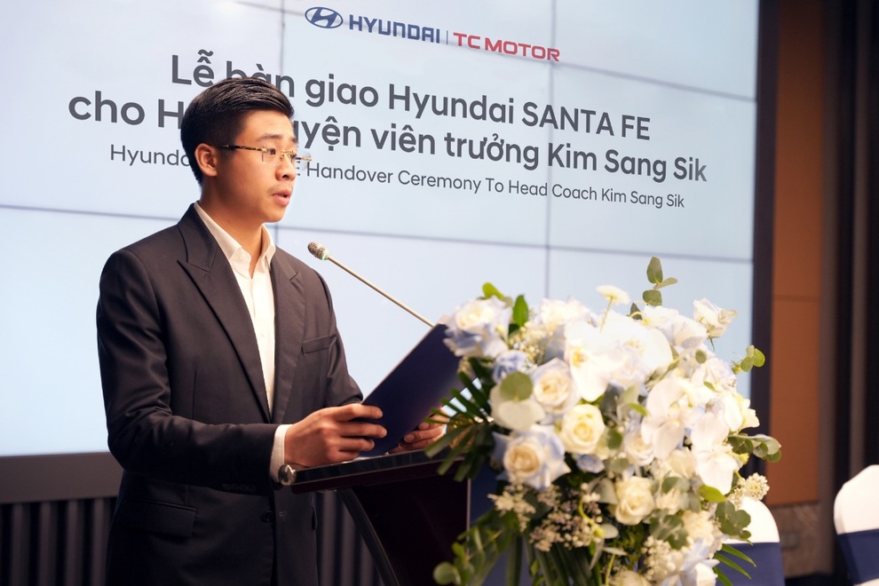 Hyundai Thành Công Việt Nam bàn giao xe Hyundai Santa Fe Calligraphy 2.5 Turbo cho HLV Kim Sang-Sik - 4 Hyundai Thành Công Việt Nam bàn giao xe Hyundai Santa Fe Calligraphy 2.5 Turbo cho HLV Kim Sang-Sik - 4