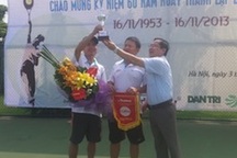 Đội Dân trí giành cúp vô địch giải quần vợt báo Tiền Phong mở rộng