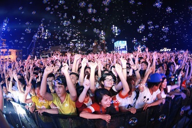 Hơn 150.000 bạn trẻ cuồng nhiệt với “siêu bão” Tiger Remix