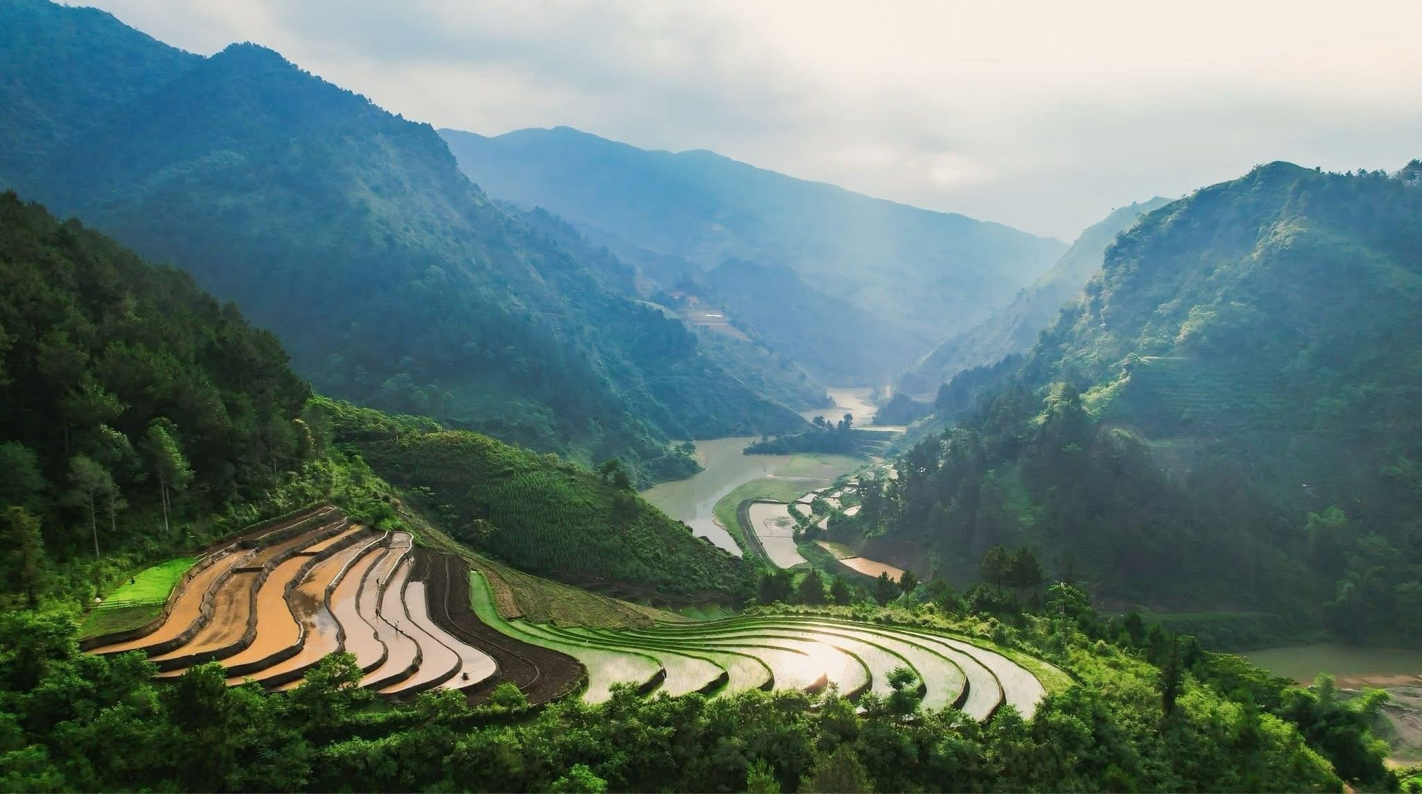 Cô gái Hà Nội ngỡ ngàng khi đến Tú Lệ ngắm sao, tắm khoáng giữa đại ngàn - 1 Cô gái Hà Nội ngỡ ngàng khi đến Tú Lệ ngắm sao, tắm khoáng giữa đại ngàn - 1