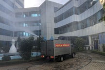 Bộ đội phòng hóa Quân đoàn 3 phun khử trùng tại 2 bệnh viện của Gia Lai