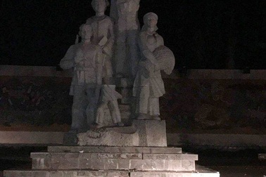 Đổ tượng đài chiến thắng ở Bắc Kạn, 1 cháu bé bị thương