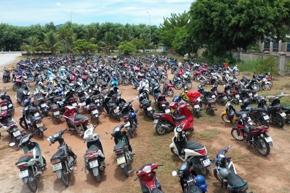 CSGT phun nước tưới hàng nghìn xe máy của người dân về từ phía Nam - 4 CSGT phun nước tưới hàng nghìn xe máy của người dân về từ phía Nam - 4