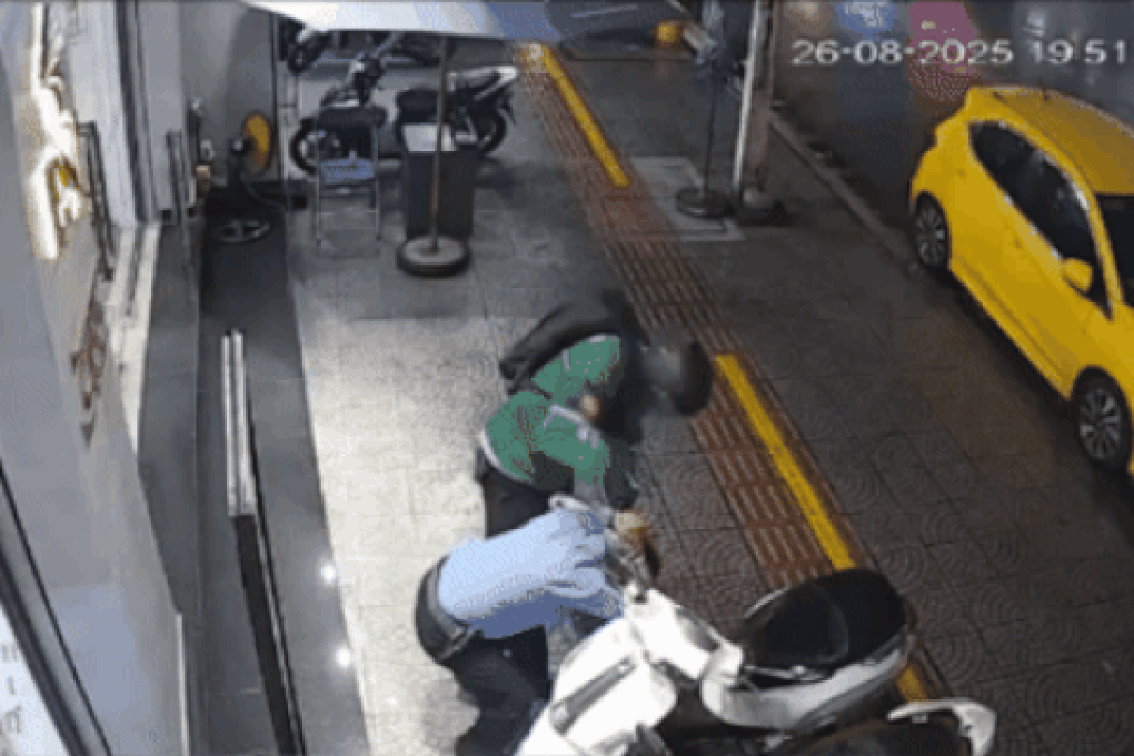 Điểm tuần: Bão Kajiki; người nước ngoài cướp tiệm vàng - 2 Điểm tuần: Bão Kajiki; người nước ngoài cướp tiệm vàng - 2