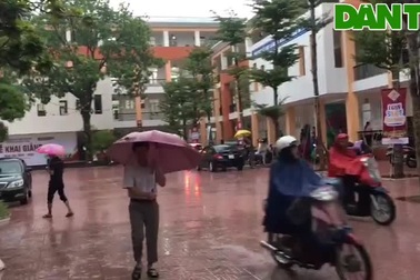 Không khí khai giảng năm học mới tại TP Vinh