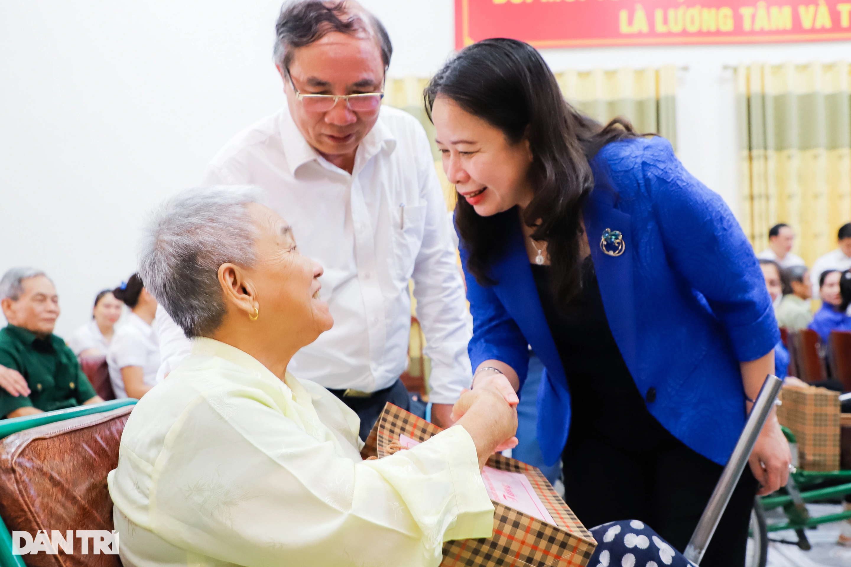 Phó Chủ tịch nước thăm, tặng quà thương, bệnh binh nặng tại Nghệ An - 3 Phó Chủ tịch nước thăm, tặng quà thương, bệnh binh nặng tại Nghệ An - 3